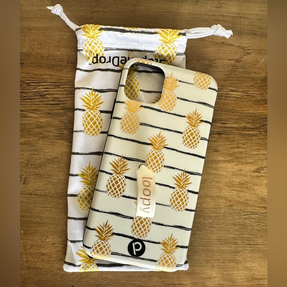 iPhone 11 max pro Loopy case pineapples 🍍